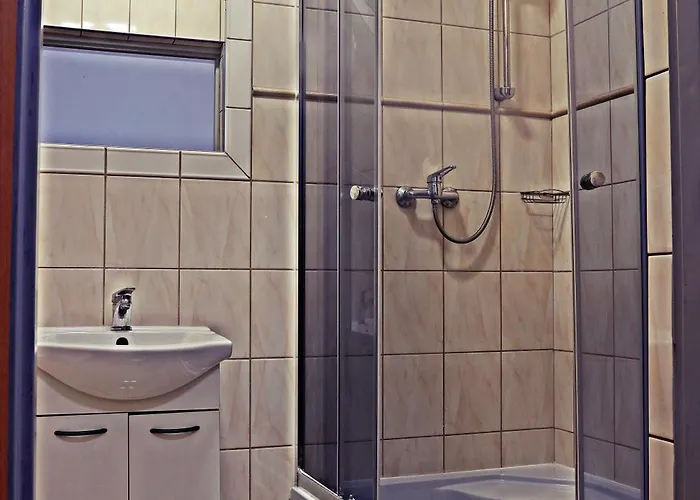 Dworek فندق فروتسواف